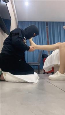 【沐沐大大】跪舔清理脏小白鞋肉丝jio JS250310-11