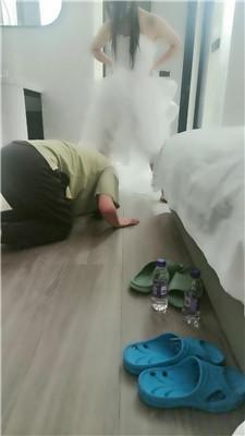 【璃茉老师】婚纱女神虐脚下绿帽 JS250323-34