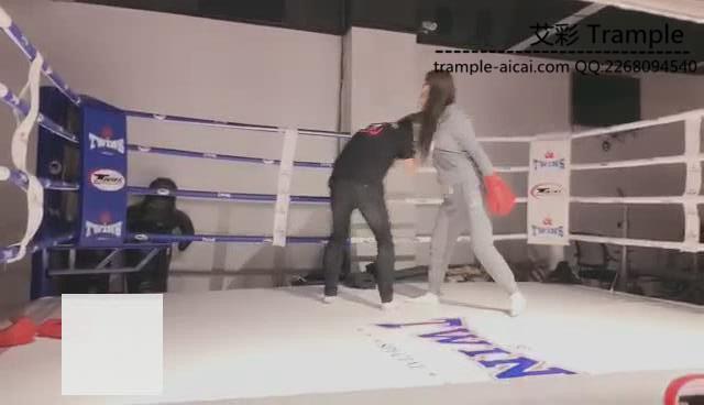 【VIVI】超残忍-把M当沙包练拳击嘞脖窒息