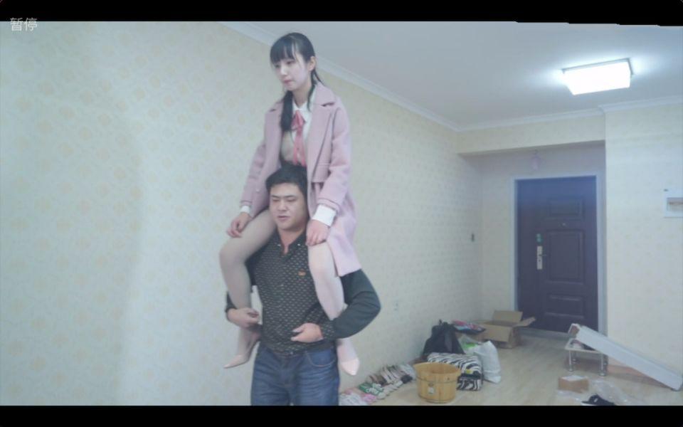 系花初九骑马骑脖子