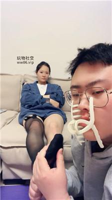 【埋汰】玉足踩虐猥琐继父 JS250304-16