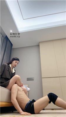 【领主】腿绞窒息/耐克鞋白袜虐 bf50483