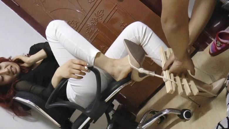 【冰时代】黑冰高跟踹虐嘴炮狗逼4 狗逼的末日