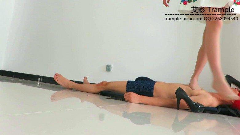 嘴叼00后天使女主高跟不许掉！