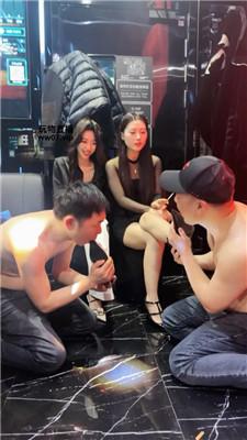 【娩娩】圈内聚会-多女王呕吐物喂食【四视角版】 bf51373