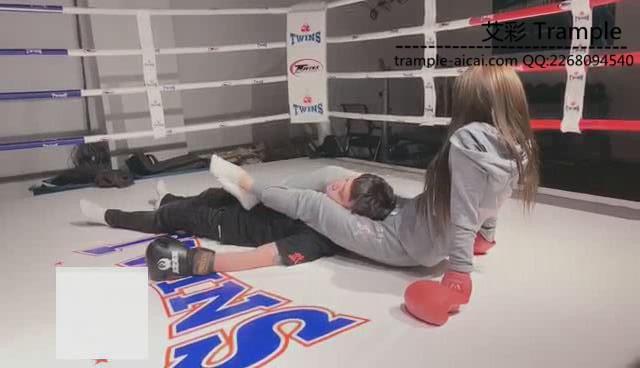 【VIVI】超残忍-把M当沙包练拳击嘞脖窒息