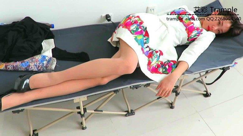 嘴叼00后天使女主高跟不许掉！