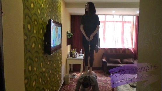 思思在家玩狗奴