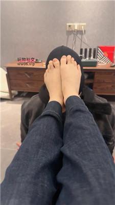 【素人挖掘机】臭脚丫捂脸/高跟短靴踩/骑马转胯 bf50400
