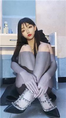 【绝美兔】裸足    250225-2