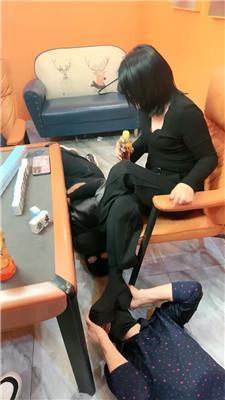 【伊潼】麻将桌底下两条贱奴伺候 JS250106-15