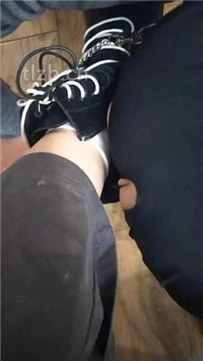 【姜果果】跪舔脏鞋臭袜/吃袜子