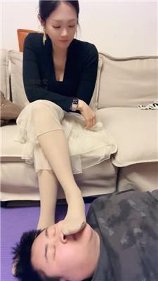 【埋汰】骑马狗爬-肉丝脚踩虐【上】 bf49822