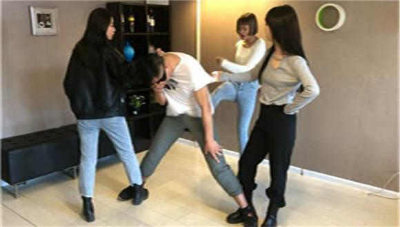 女子更衣室教训色狼