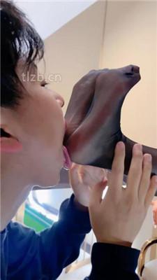 【潘妮女王】喂口水/黑丝高跟美腿踩虐