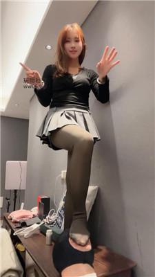 【狗哥】坐脸窒息-居高临下舔脏鞋黑丝 bf49830