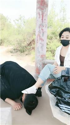 【珍惜女王】户外凉亭舔脏鞋玉足 JS250427-5