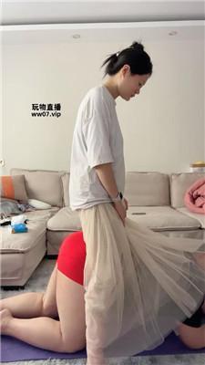 【埋汰】玉足踩虐猥琐狗继父 JS250308-3