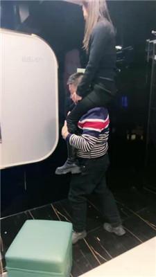 【梓S】KTV-群调S玩虐老板/骑脖/踩踏【完整版】