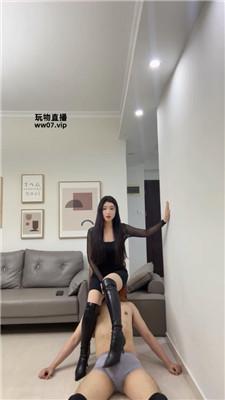 【莫莉】高跟长靴踩踏-胯下羞辱狗爬 bf51823