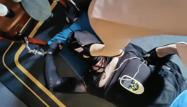 【东营天香百合】吊绑丝袜塞嘴刑虐