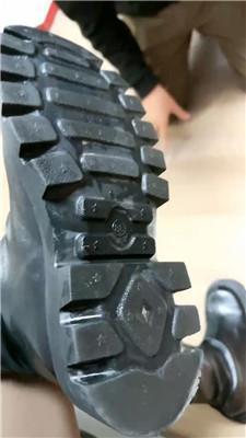 【语小心】绿帽奴-强迫舔长靴黑丝脚丫 JS250106-13