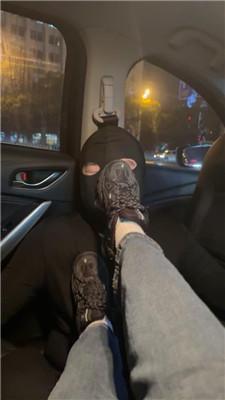 【素人挖掘机】路边开发车内调-运动鞋白袜 JS250114-21