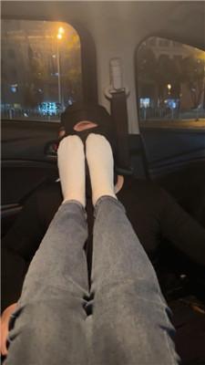 【素人挖掘机】路边开发车内调-运动鞋白袜 JS250114-21