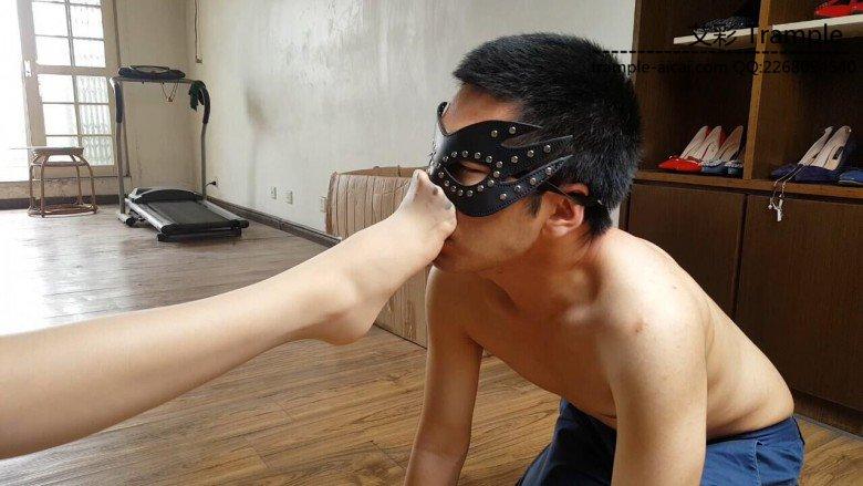 最新艾丝女王居家系列—–家奴的生活篇