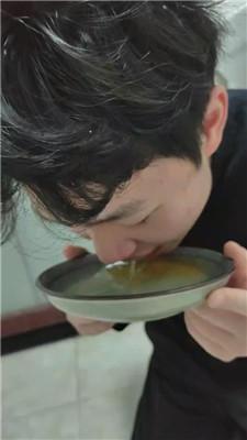 【阿漾】沉浸式闻舔超臭白棉袜 JS250111-42