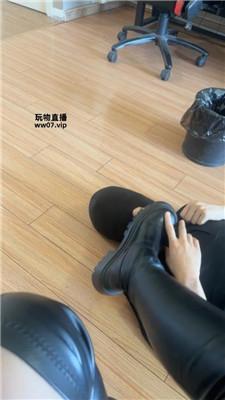 【00后情侣】情侣主-电竞酒店脏鞋玩奴隶 JS250414-21