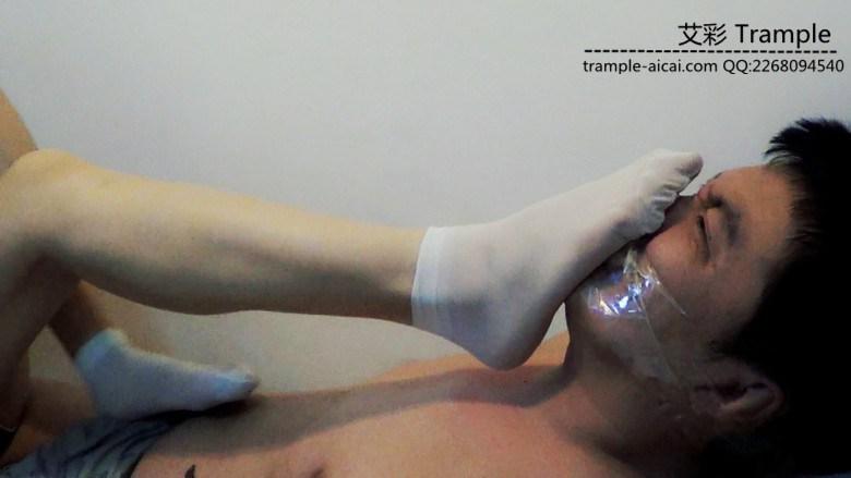 黑冰S原味白短丝踩踏窒息 往鼻孔里吐痰呛死贱奴 黑冰S原味白短丝踩踏窒息 往鼻孔里吐痰呛死贱奴