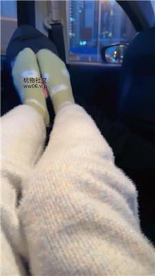 【素人挖掘机】素人S-雪地靴棉袜车内玩虐 JS250106-25