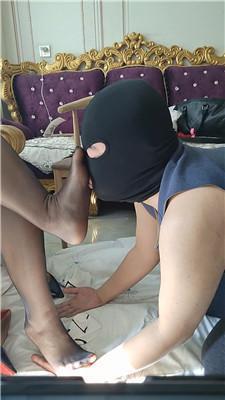 【草莓大大】超臭原味白袜+黑丝脚捂脸踩 JS250125-7