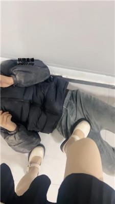 【莹莹】精神小妹-走廊遛狗暴揍 JS250316-39