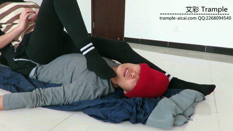 窒息!00后女主运动鞋,踩脚裤棉袜,裸足捂脸堵嘴! 窒息!00后女主运动鞋,踩脚裤棉袜,裸足捂脸堵嘴!