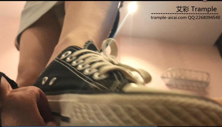 <湘香女王>帆布鞋耳光全体重踩踏
