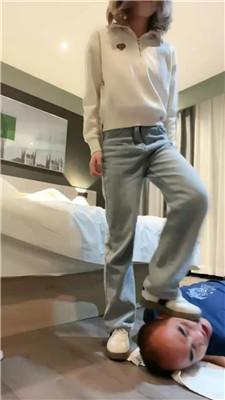 【槿妤】学生女神踩踏划痕破坏【双视角版】 JS250223-17