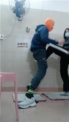 【奇了怪了】白袜脚踩踢踹虐打 JS250104-9