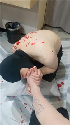 【小凤梨】跪舔小白鞋原味玉足 JS250125-14