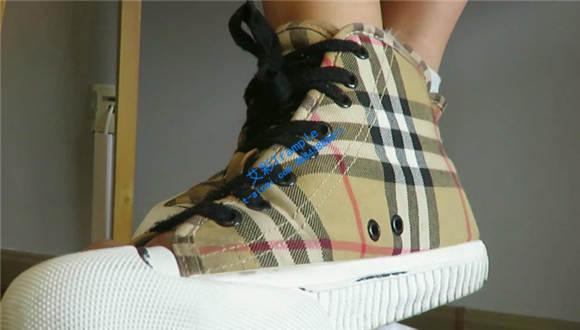 【画师女主】帆布鞋第一视角羞辱贱狗