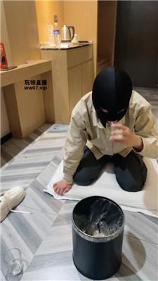 【小凤梨】舔脏鞋-赏赐圣水-藤条抽 JS250331-10