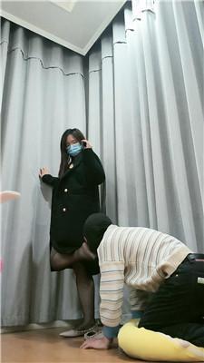 【樊樊大人】舔闻长靴黑丝踩虐地毯奴 JS250106-34