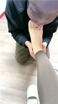 【语小心】绿帽奴-强迫舔长靴黑丝脚丫 JS250106-13