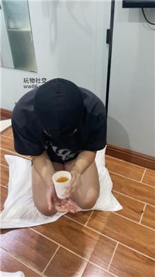 【白兔】跪舔脏小白鞋黑棉袜/赏赐圣水吃烟灰 JS250118-20