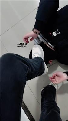 【心怡bb】约会回家虐下贱绿帽 JS250308-8