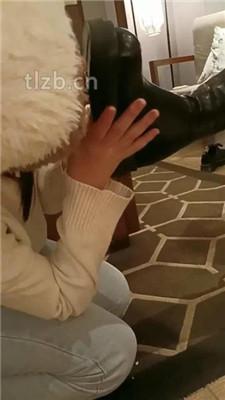 【爱可呀】双S-伺候超模学姐-胯下羞辱/舔脚清理鞋底