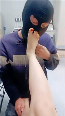 【苏苏不苏】竹子抽/电击/羞涩舔脚 JS250314-12