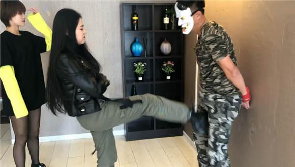 姐妹花の暴力惩罚