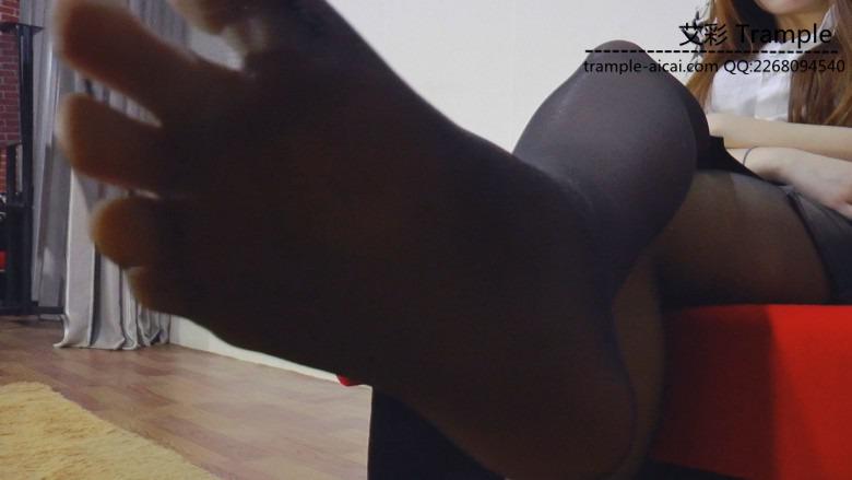 白领玥婷黑丝羞辱贱狗